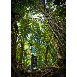 Bottes Ultralite portées par Victor Rault, Captain Darwin, dans la forêt Amazonienne ©Maxime Horlaville - MxHpics