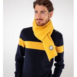 Echarpe Royal Mer X Guy Cotten jaune portée