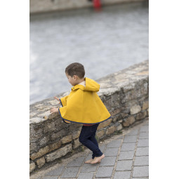 Cape enfant Rumba jaune portée